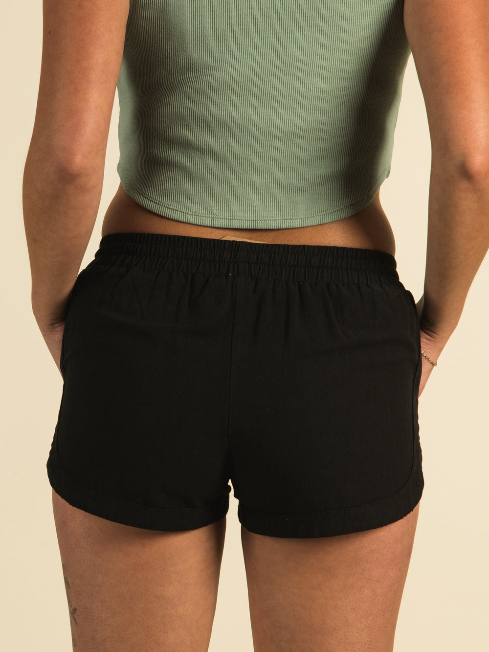 HARLOW SCALLOPED ELASTIC SHORT  - CLEARANCE