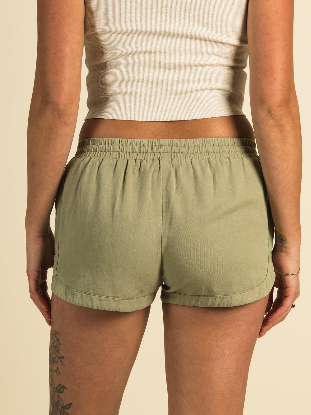 HARLOW SCALLOPED ELASTIC SHORT  - CLEARANCE