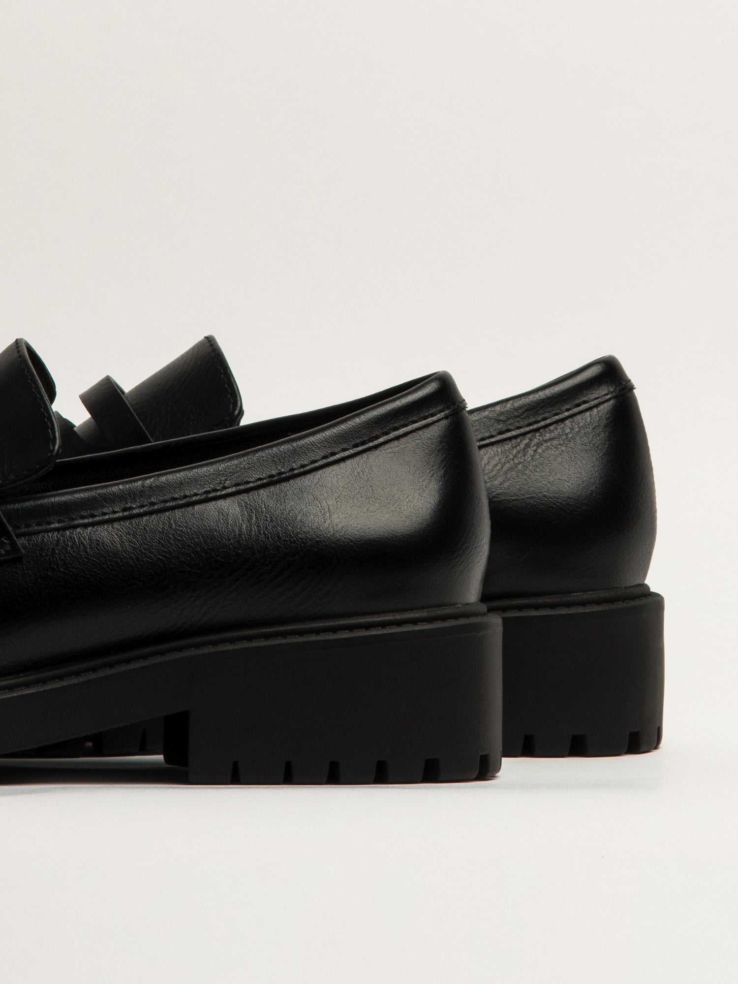 HARLOW PENNY SANDAL - BLACK