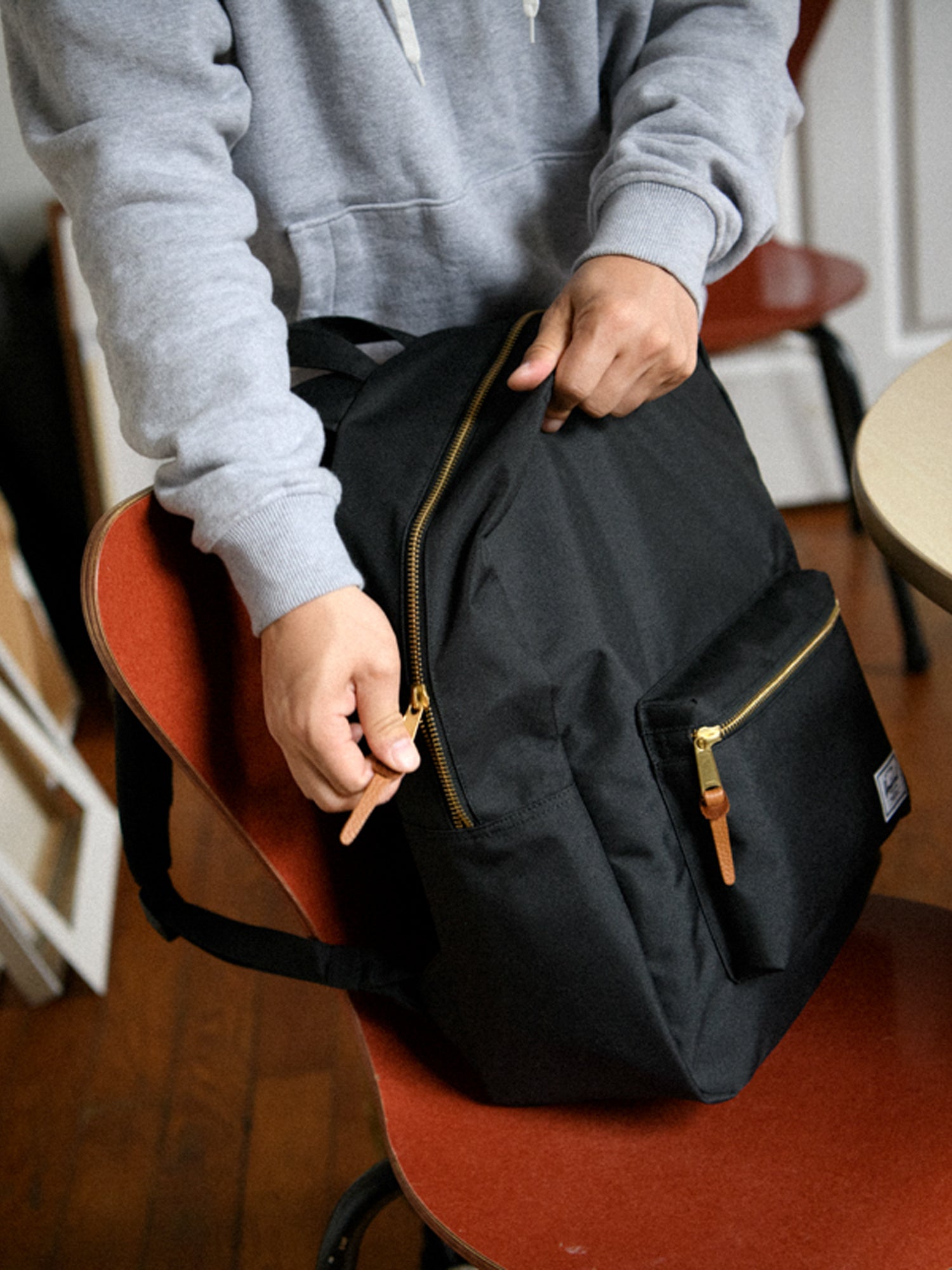 Herschel settlement backpack sales size