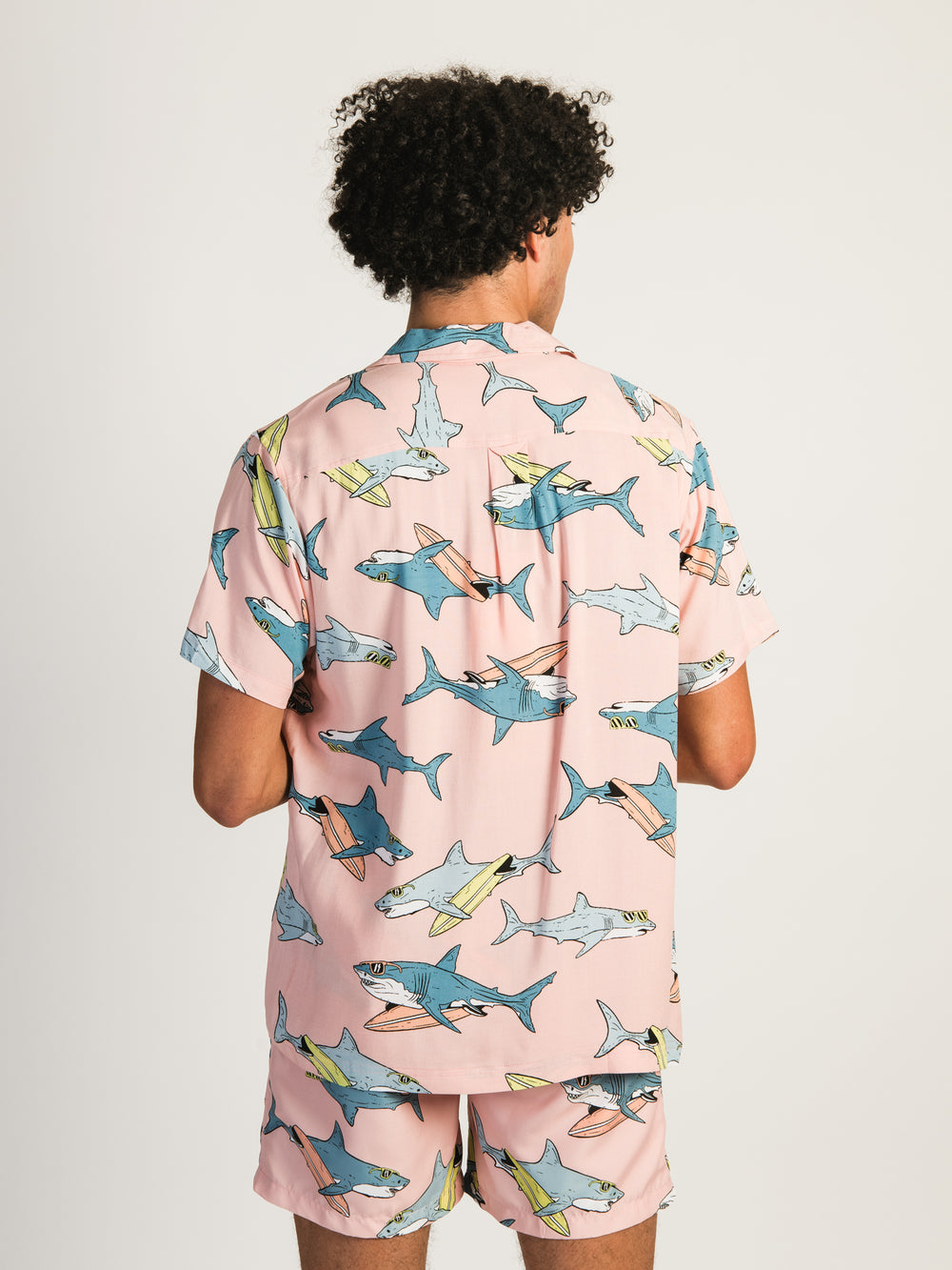 CHEMISE MANCHES COURTES SURFING SHARK