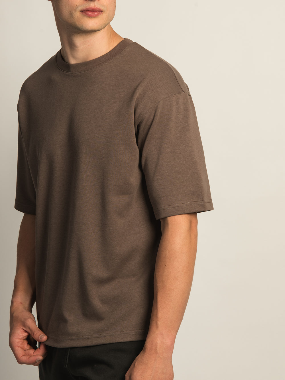 KOLBY KEEP COOL BOXY FIT TEE - BROWN