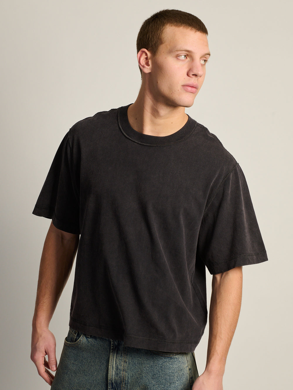 T-SHIRT COURT KOLBY VINTAGE – NOIR