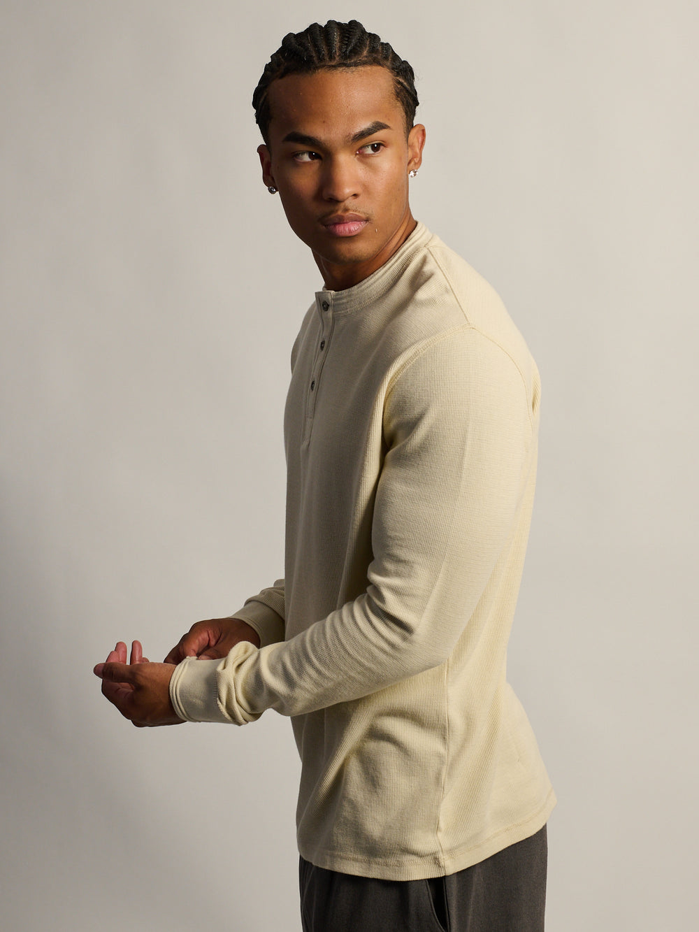 KOLBY TEXTURED WAFFLE HENLEY TEE - OFF WHITE