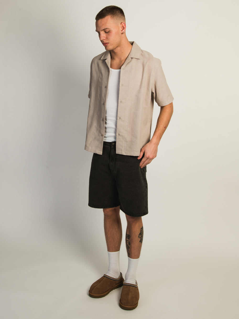 KOLBY BOXY FIT SHIRT - PEBBLE