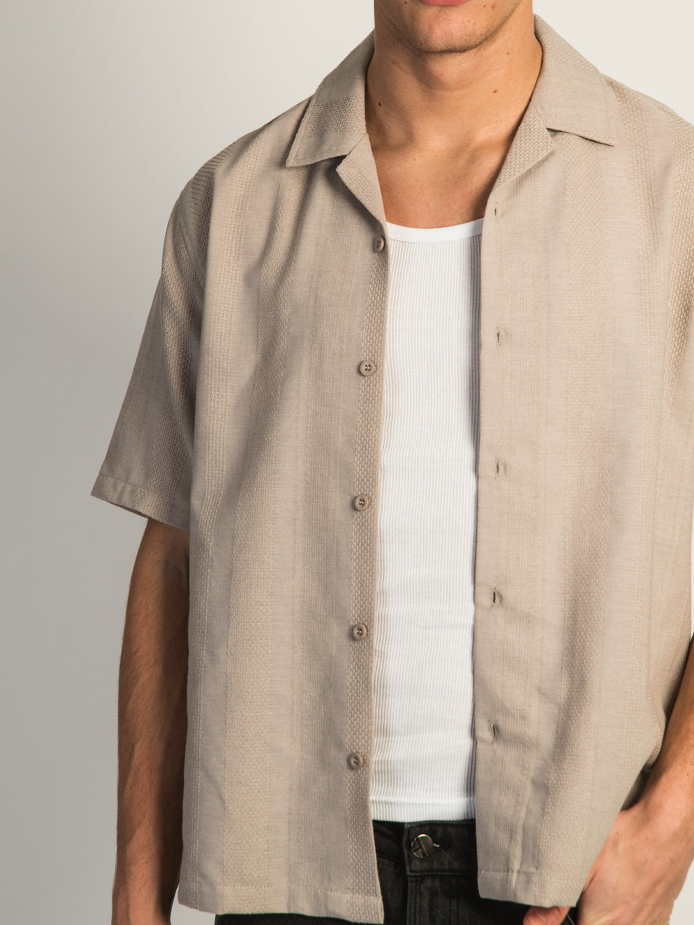 KOLBY BOXY FIT SHIRT - PEBBLE