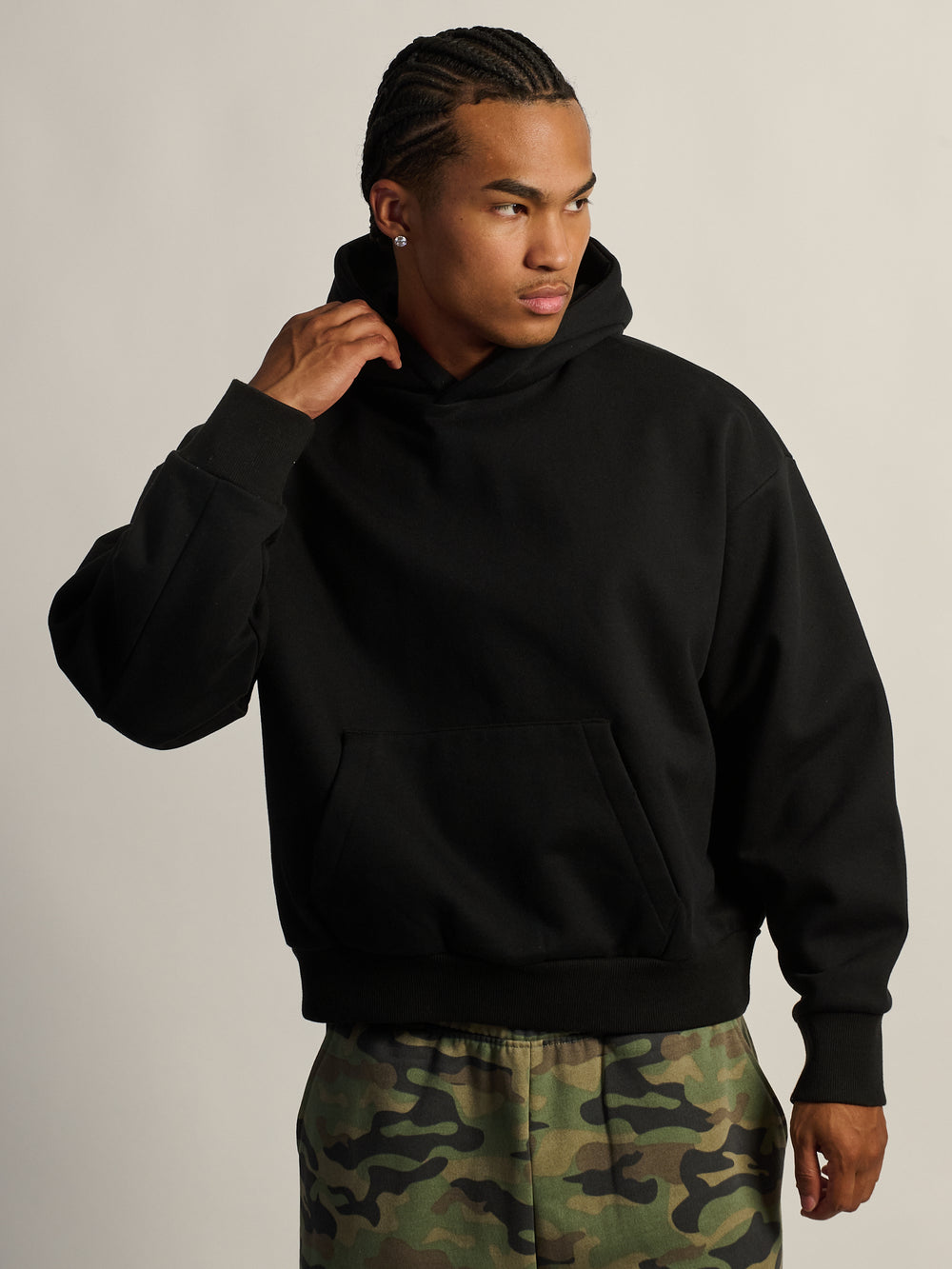 KOLBY SHORT CUT HEAVYWEIGHT HOODIE - BLACK