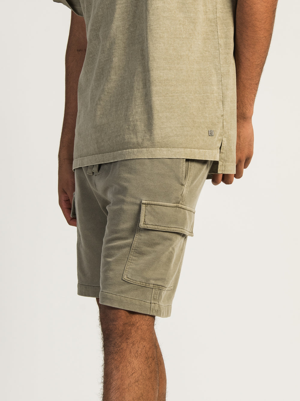 SHORT CARGO GARMENT DYE EN TISSUS ÉPONGE - IRON