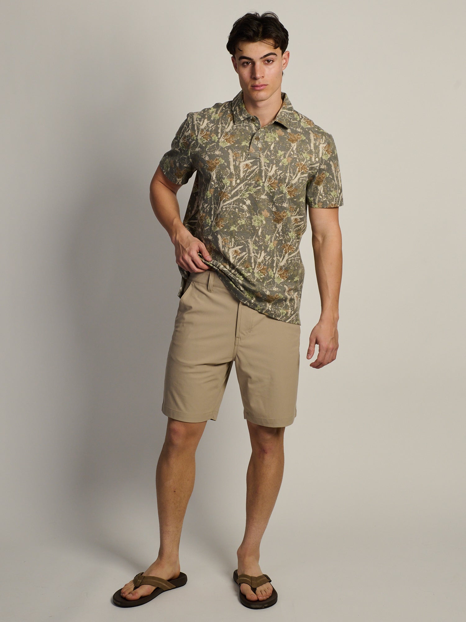 KOLBY 9in STRETCH SHORT - SAND