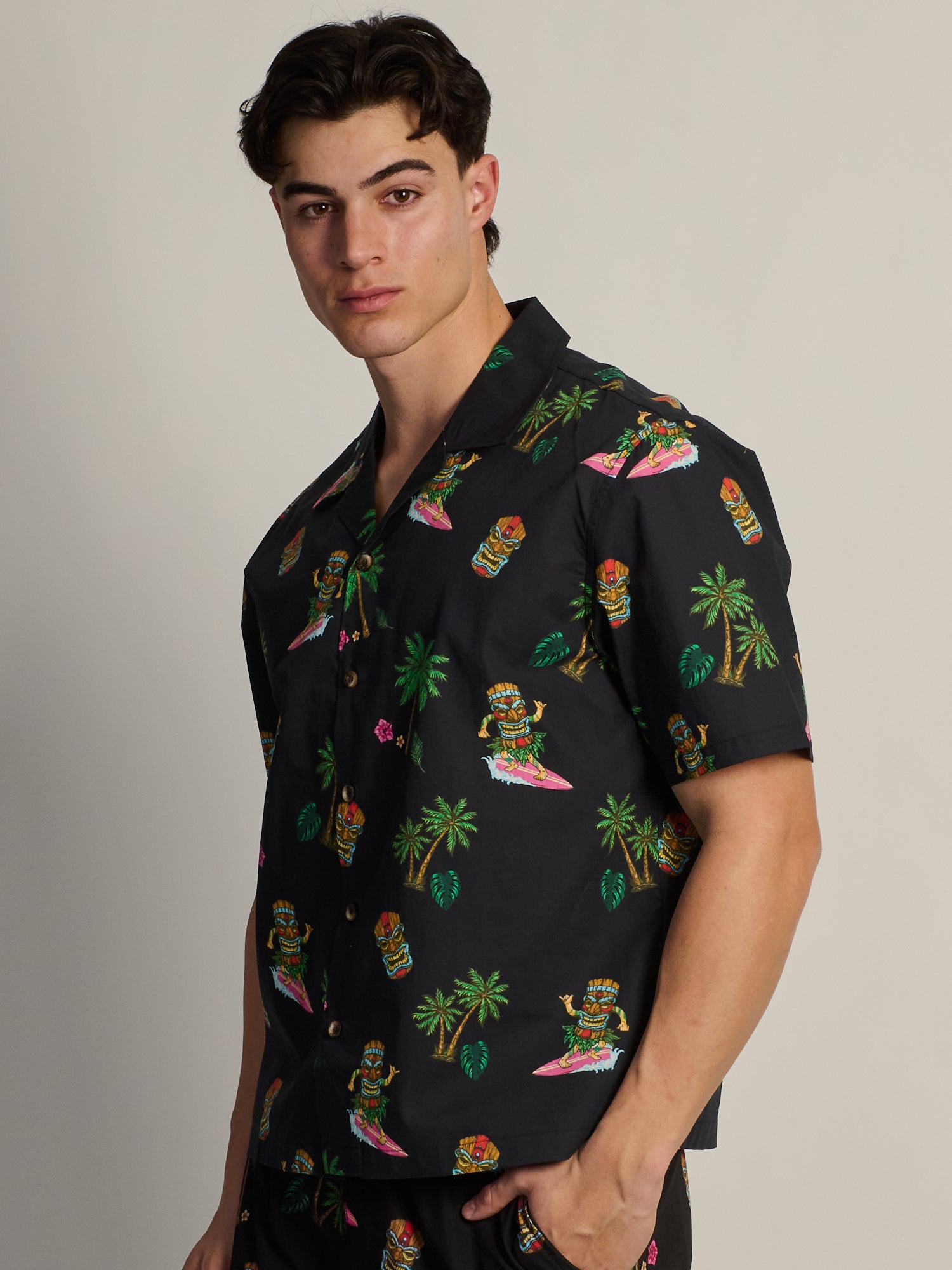 KOLBY TIKI S/C WOVEN SHIRT - BLACK