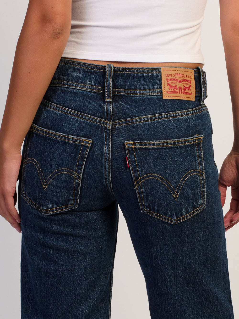 LEVIS BELTED SUPERLOW LOOSE JEAN