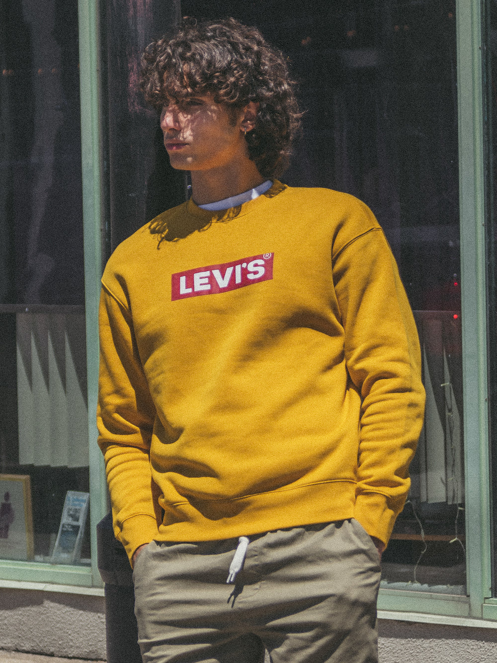 LEVIS RELAXED GRAPHIC CREW - CLEARANCE