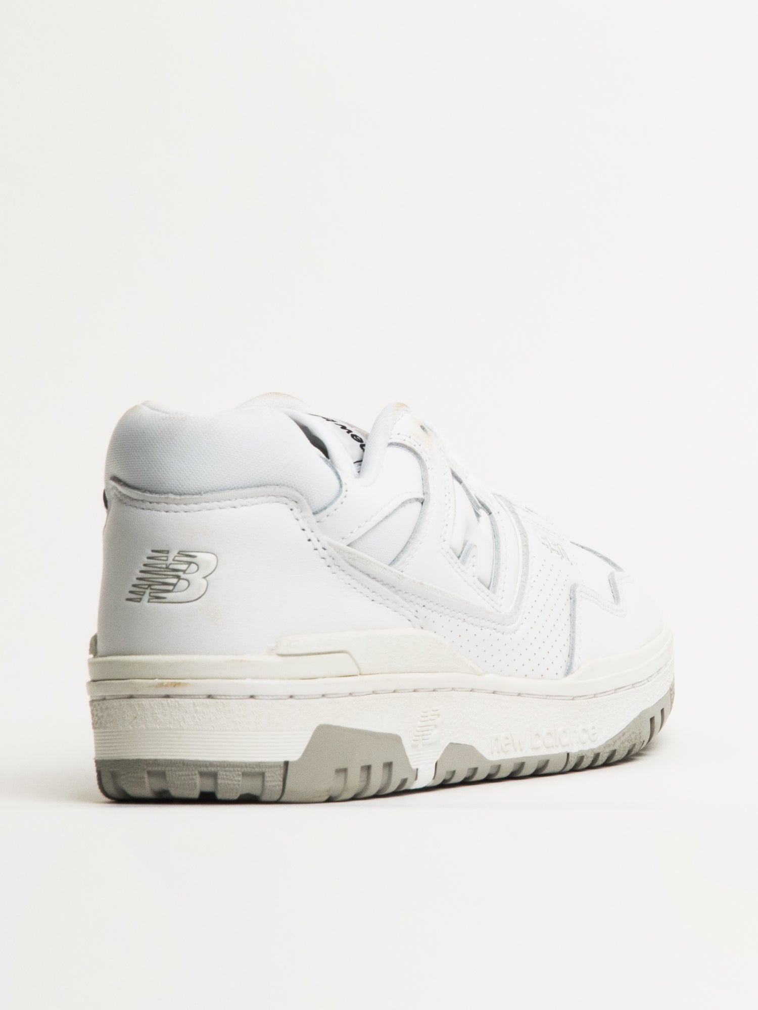 New balance 2025 all white mens