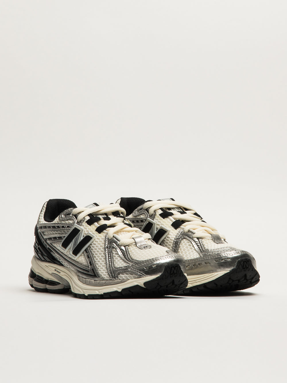 WOMENS NEW BALANCE 1906 - SILVER/BLACK