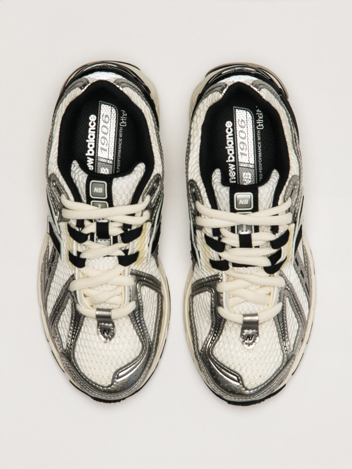 WOMENS NEW BALANCE 1906 - SILVER/BLACK