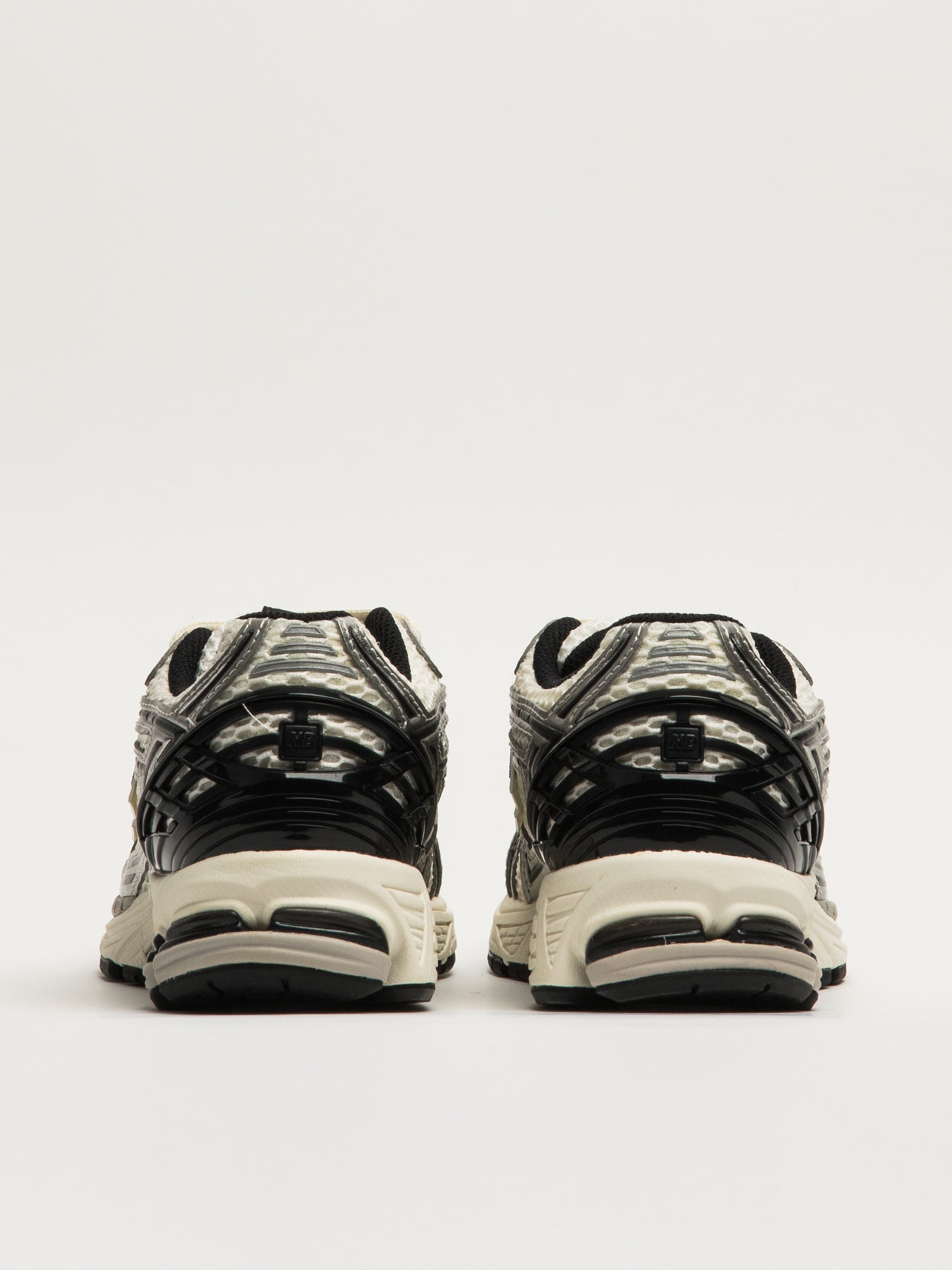 NEW BALANCE 1906 FEMME - ARGENT/NOIR