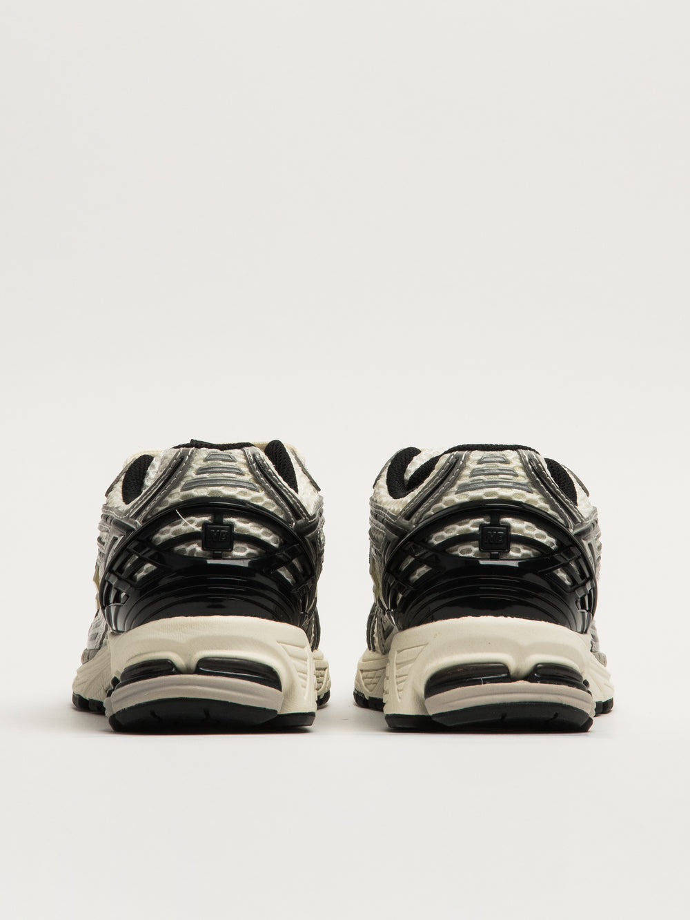 WOMENS NEW BALANCE 1906 - SILVER/BLACK