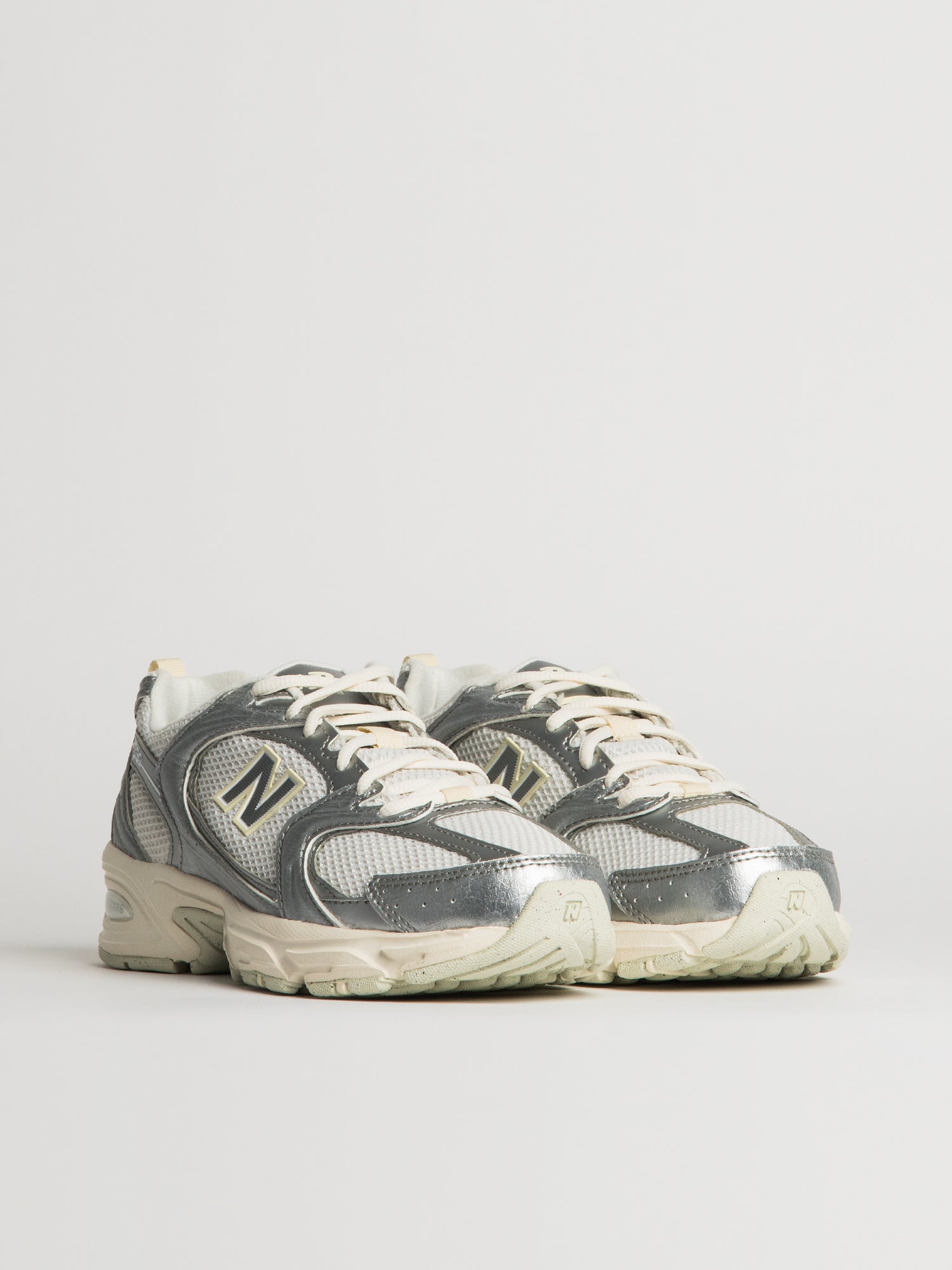WOMENS NEW BALANCE THE 530 SNEAKER