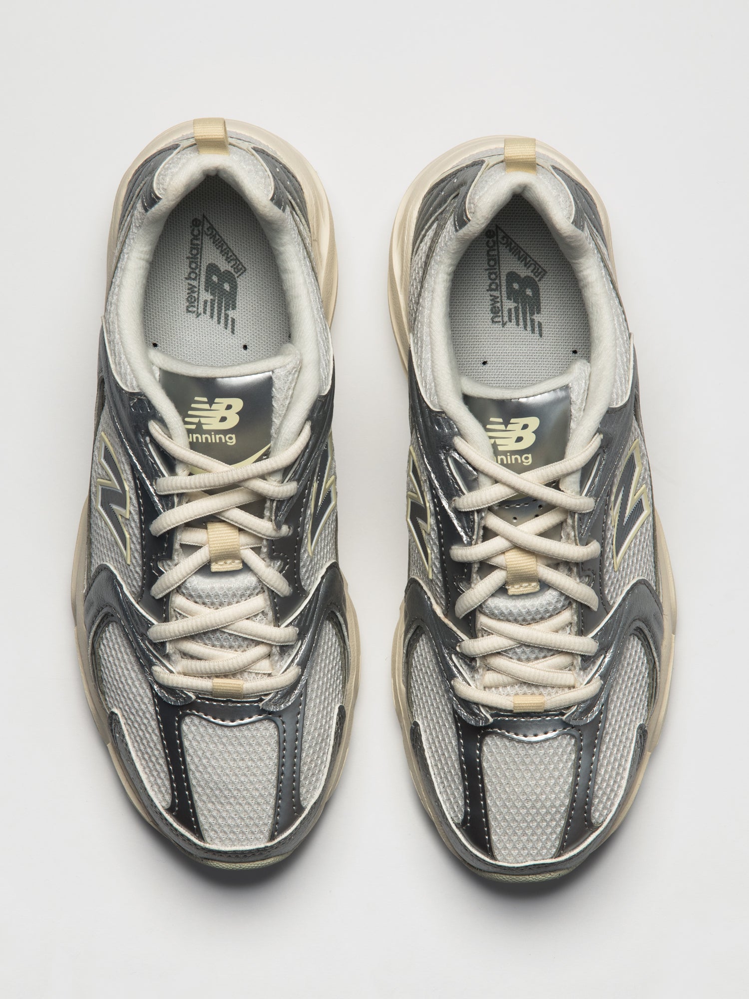 WOMENS NEW BALANCE THE 530 SNEAKER