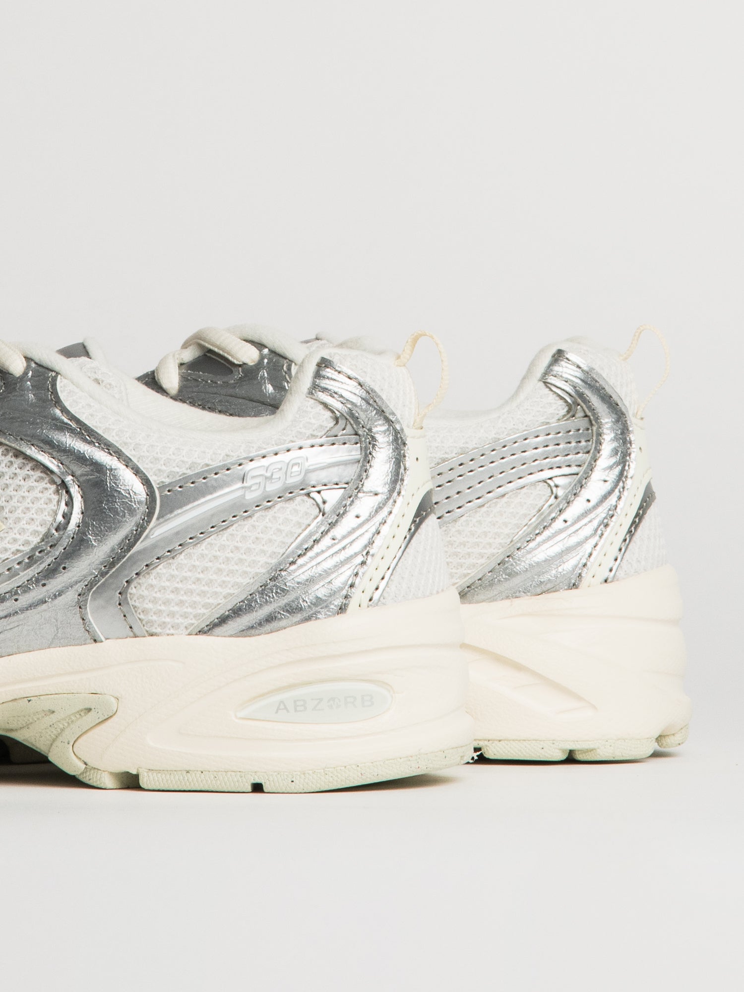 WOMENS NEW BALANCE THE 530 SNEAKER