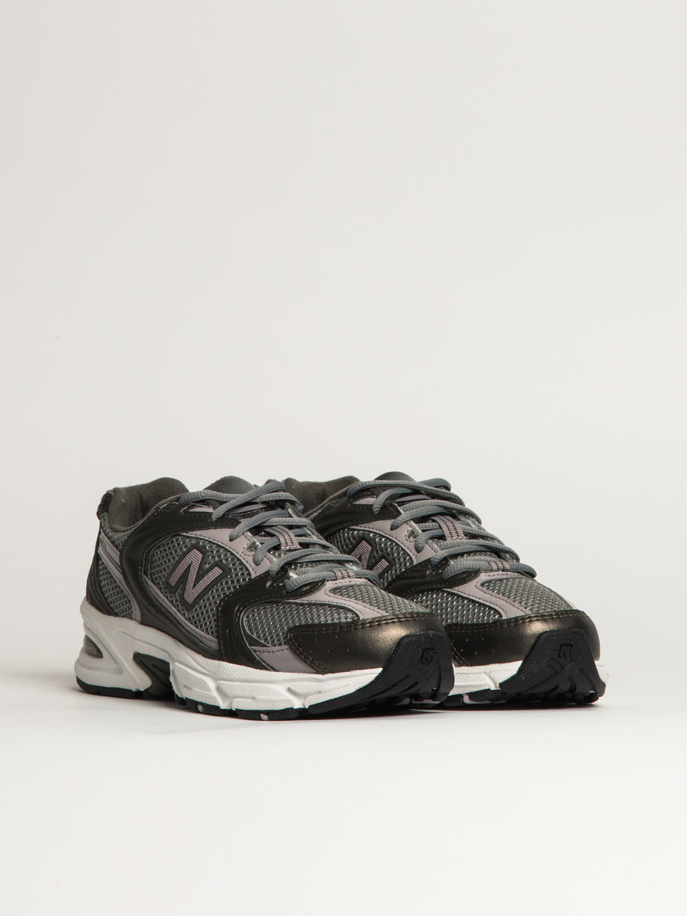 BASKETS NEW BALANCE 530 POUR FEMMES - NOIR MÉTALLISÉ