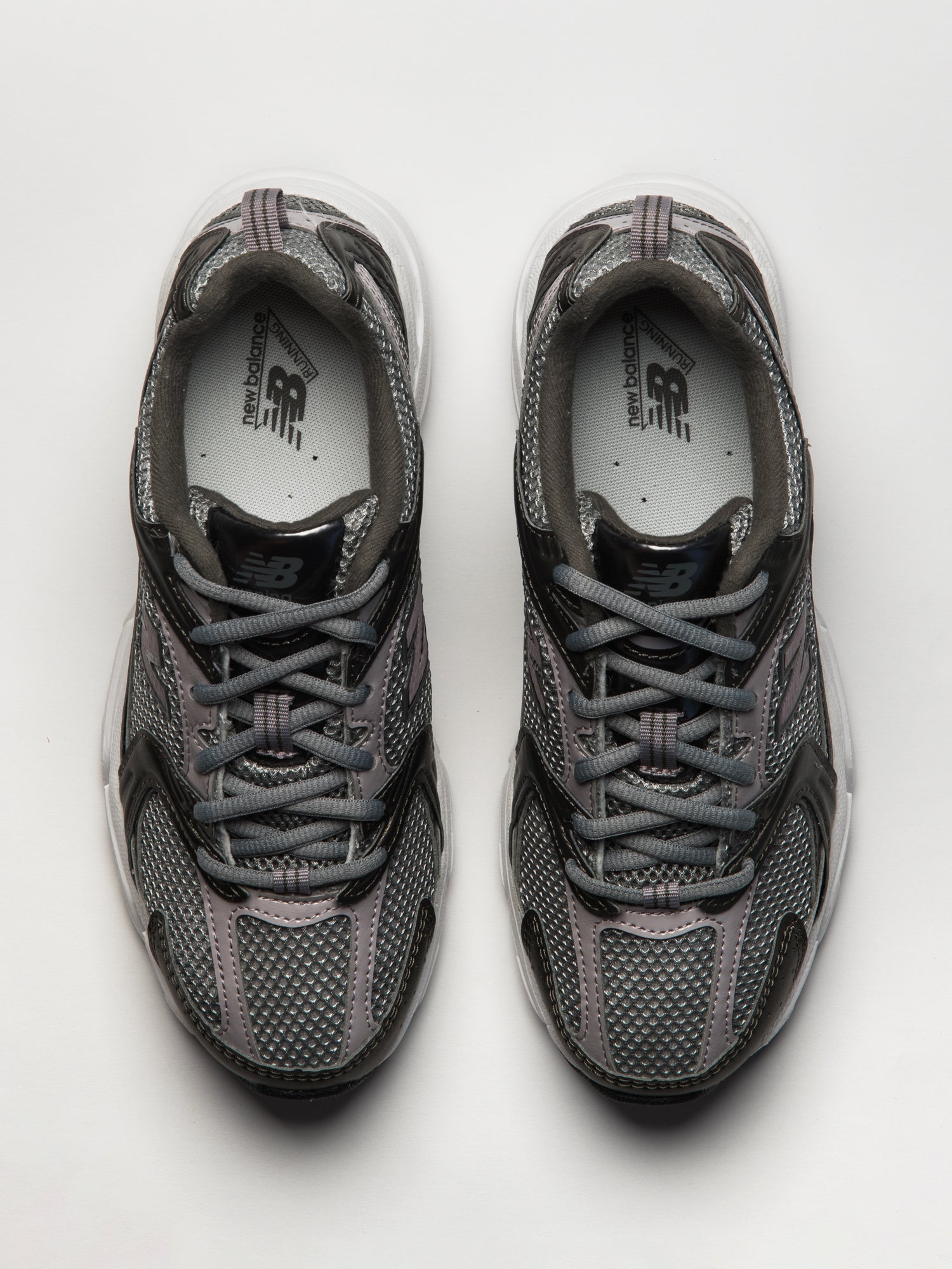 WOMENS NEW BALANCE THE 530 SNEAKER - METALLIC BLACK