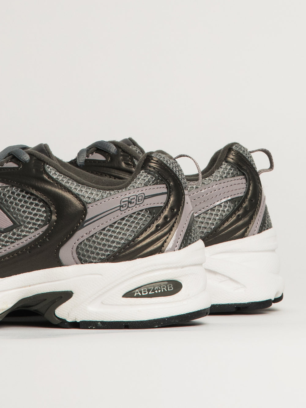 BASKETS NEW BALANCE 530 POUR FEMMES - NOIR MÉTALLISÉ