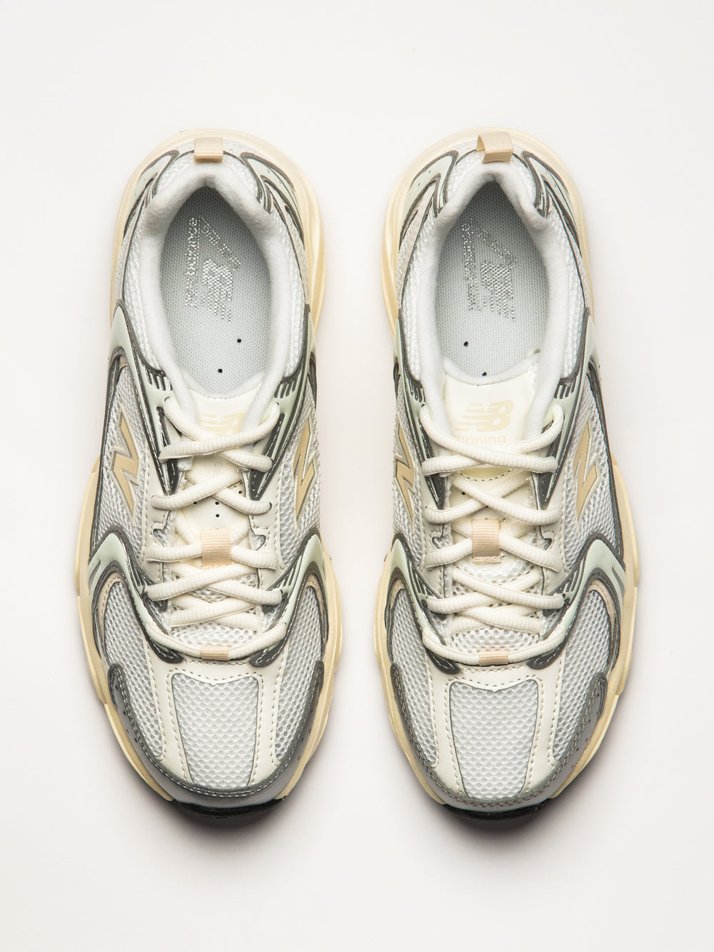 WOMENS NEW BALANCE THE 530 SNEAKER - SILVER METALLIC LINEN