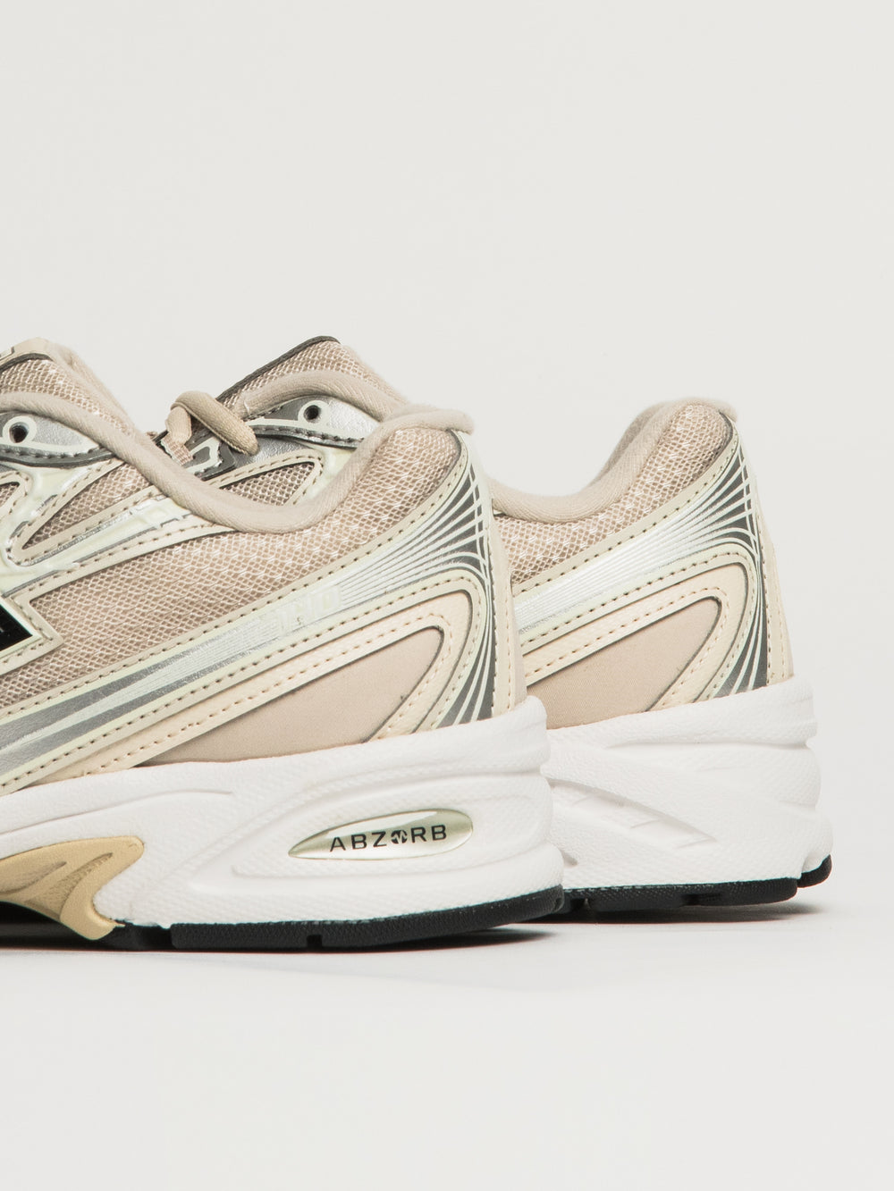 NEW BALANCE LA BASKET 740 - CRÈME