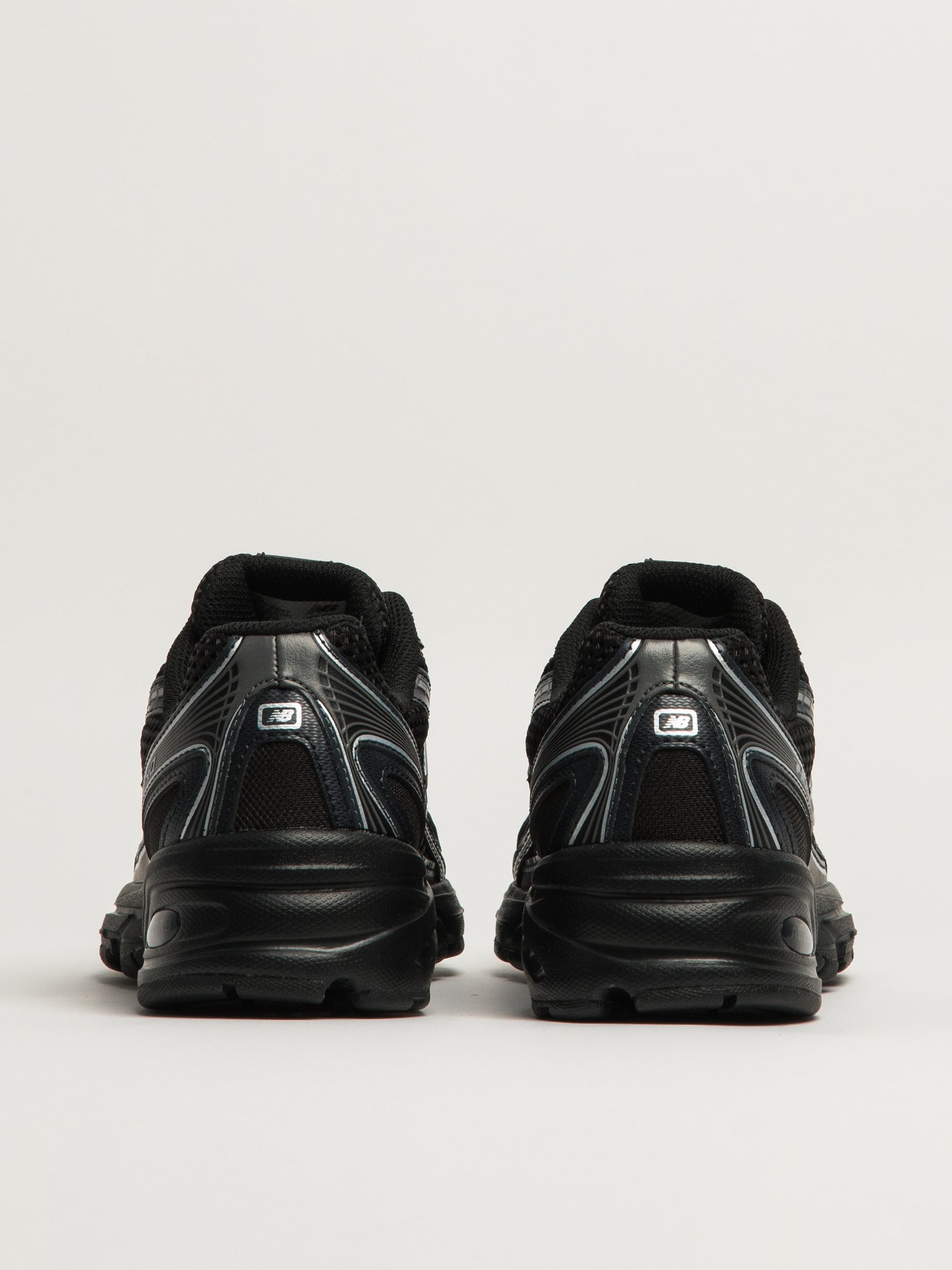 WOMENS NEW BALANCE THE 740 - BLACK