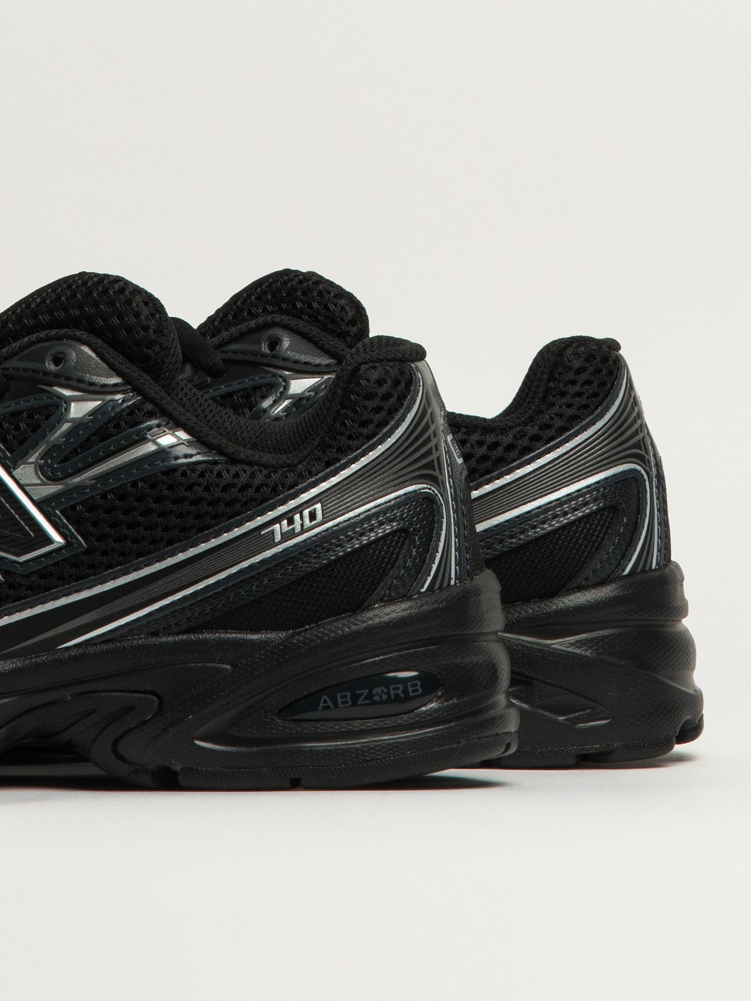 WOMENS NEW BALANCE THE 740 - BLACK