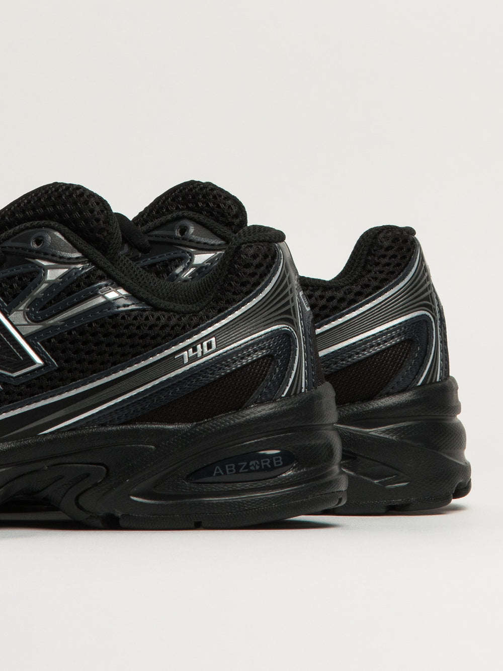 WOMENS NEW BALANCE THE 740 - BLACK