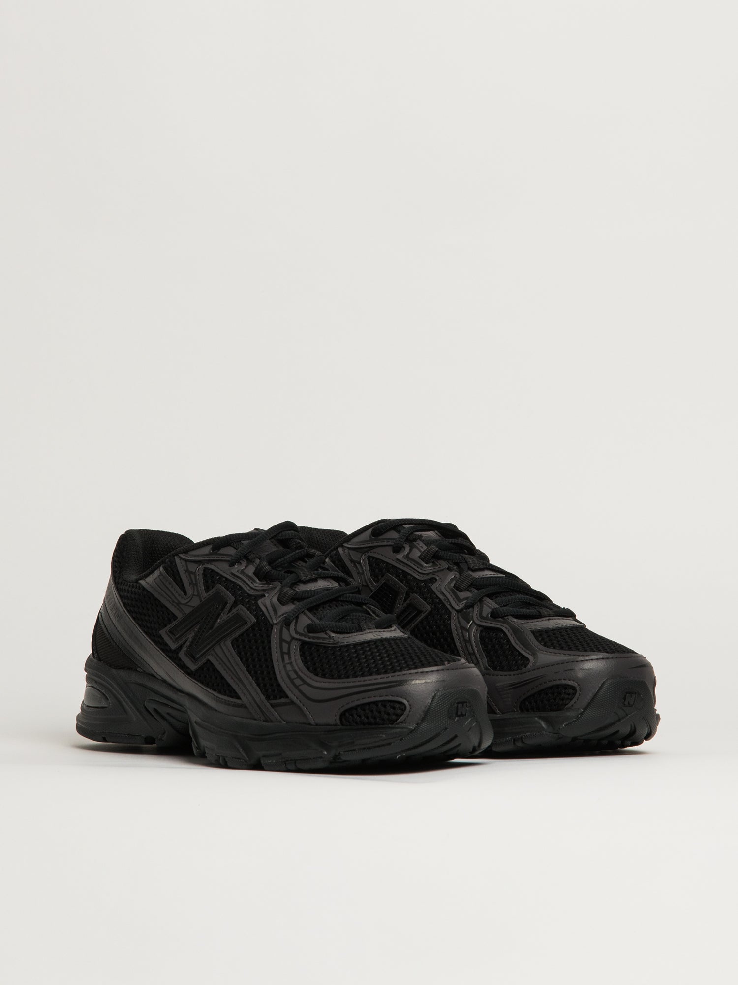 NEW BALANCE THE 740 SNEAKER - BLACK