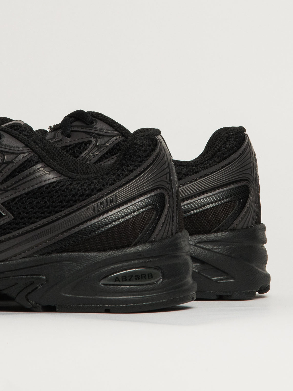 MENS NEW BALANCE THE 740 SNEAKER - BLACK