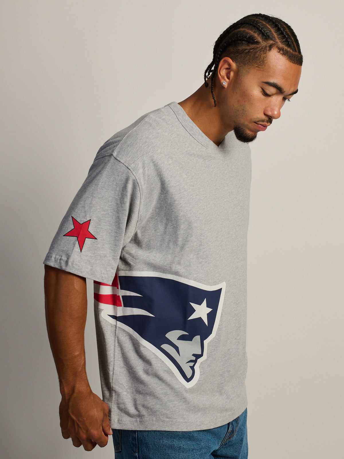 NFL PATRIOTS FOOTBALL T-SHIRT