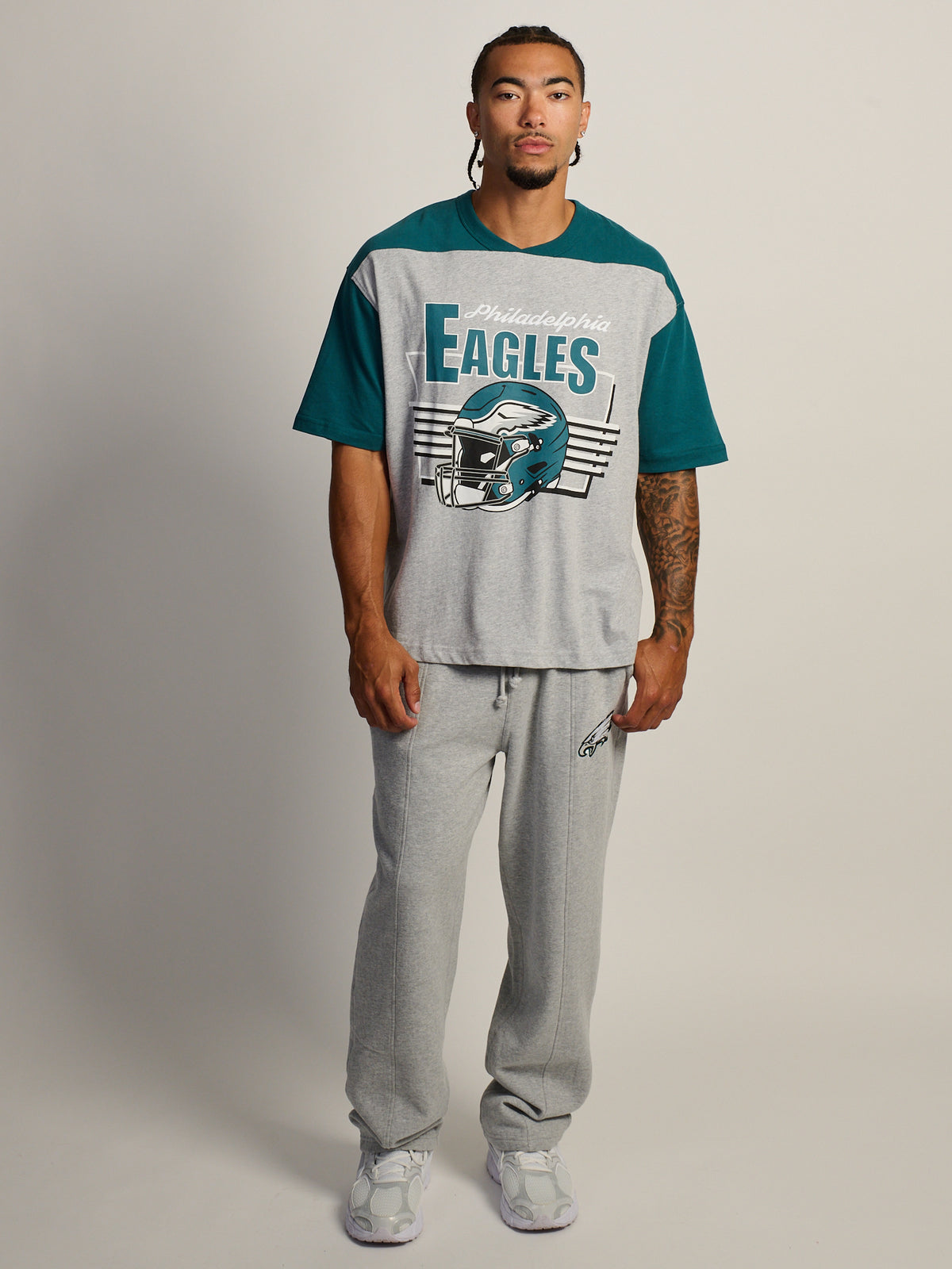 NFL EAGLES FOOTBALL T-SHIRT