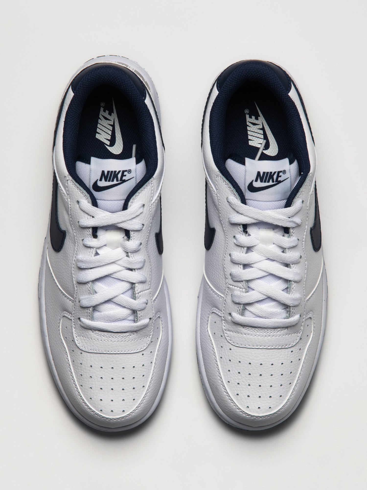 MENS NIKE BIG LOW SNEAKER - WHITE/NAVY