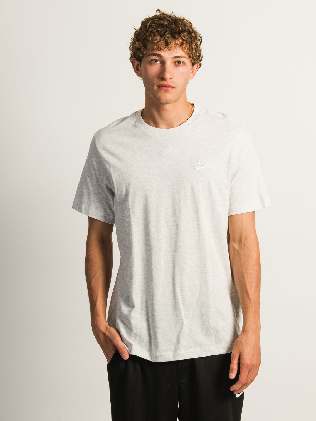 NIKE SPORTSWEAR CLUB T-SHIRT - BIRCH NIKE SPORTSWEAR CLUB T-SHIRT - BIRCH