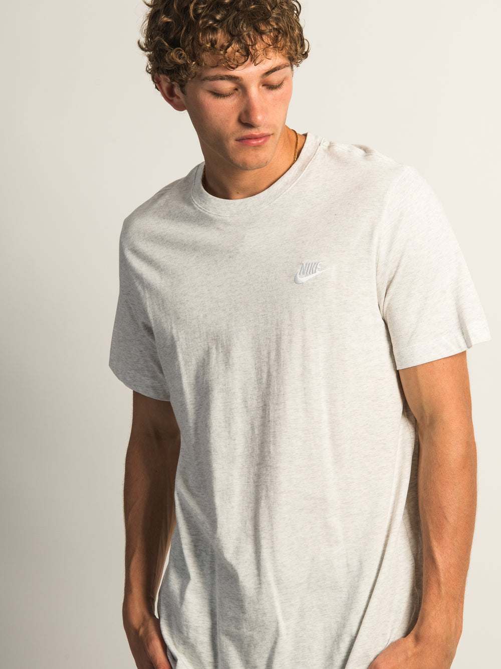 NIKE SPORTSWEAR CLUB T-SHIRT - BIRCH