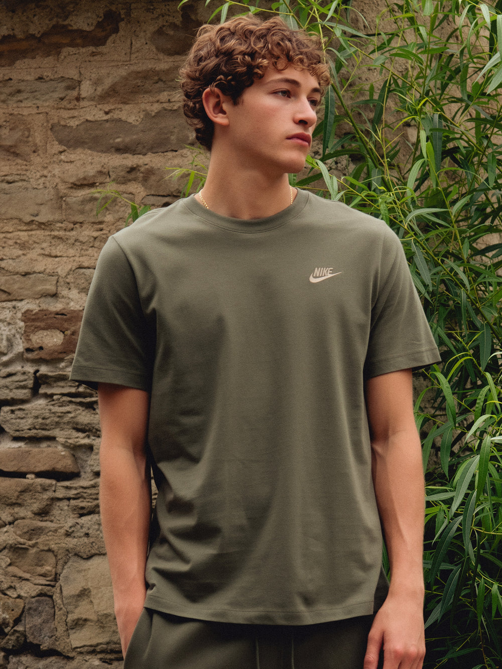 NIKE SPORTSWEAR CLUB T-SHIRT - OLIVE