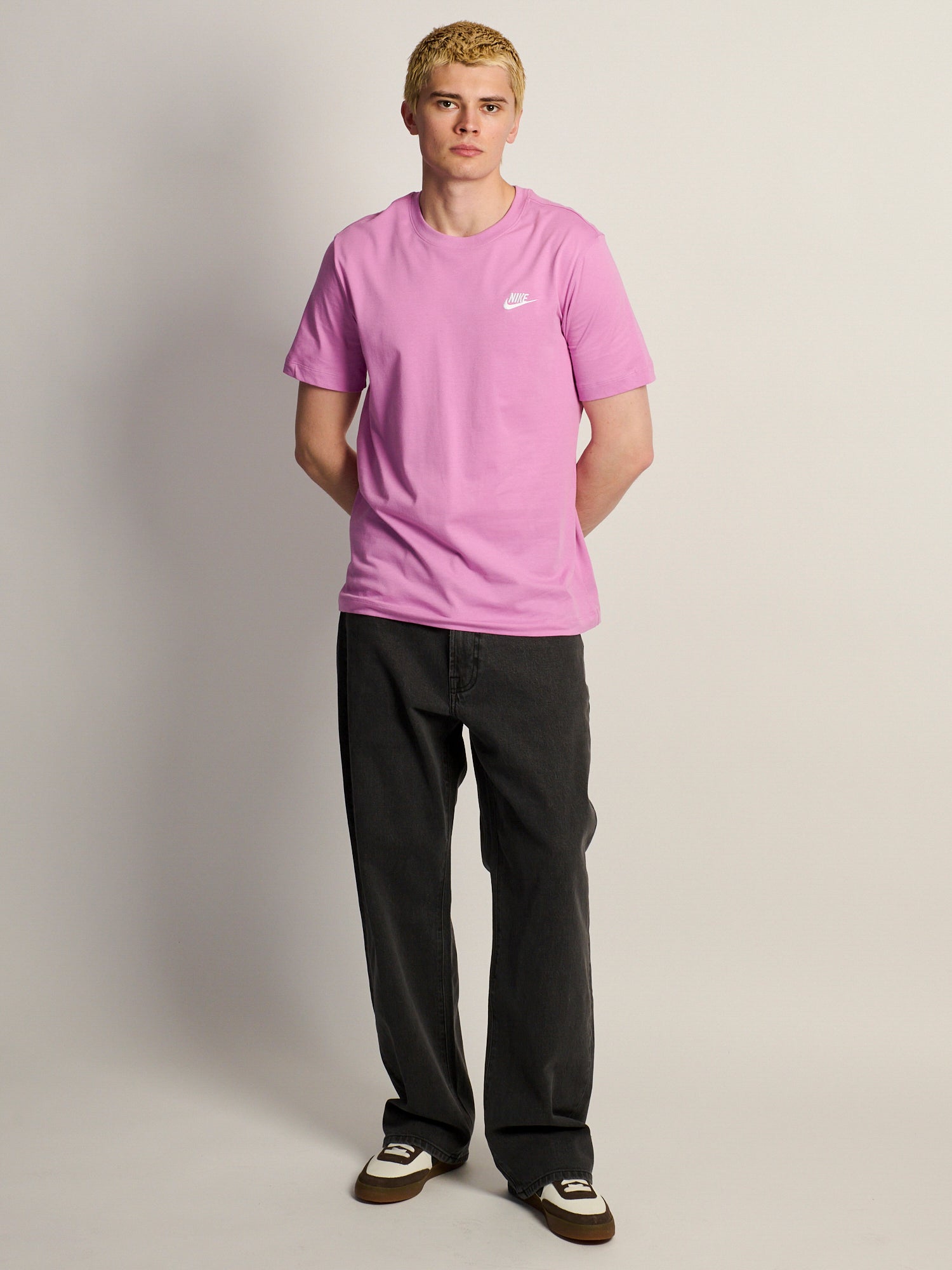 NIKE SPORTSWEAR CLUB T-SHIRT- MAGENTA