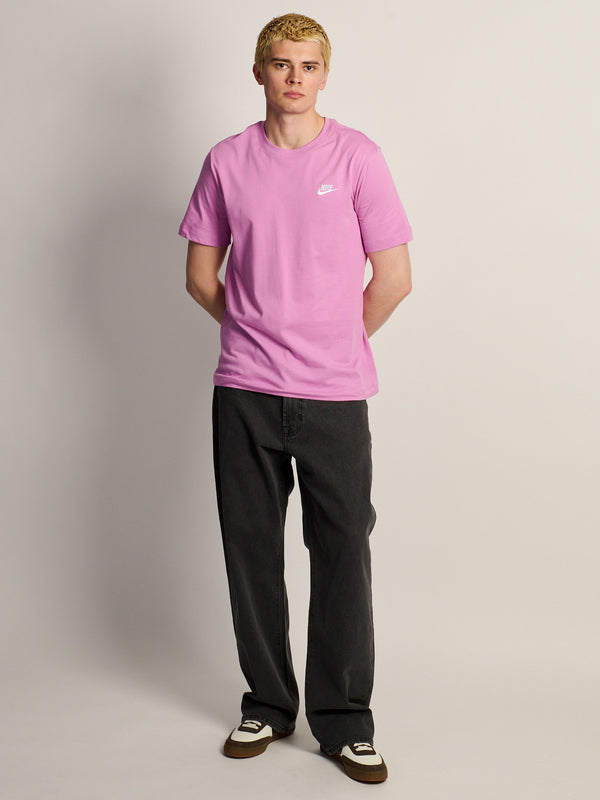 NIKE SPORTSWEAR CLUB T-SHIRT- MAGENTA
