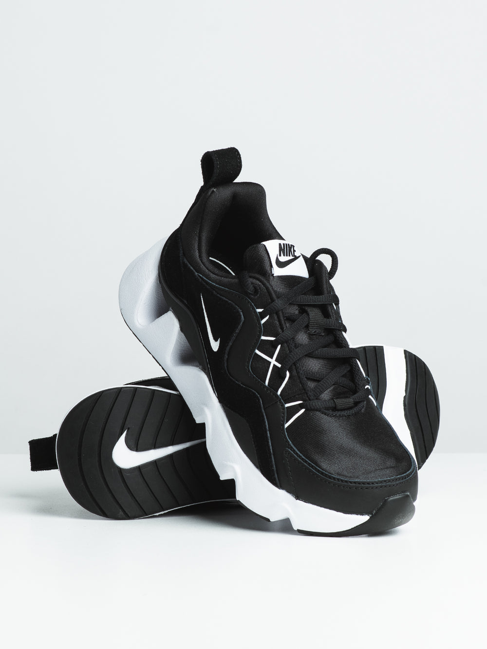 WOMENS NIKE RYZ 365 SNEAKERS - CLEARANCE