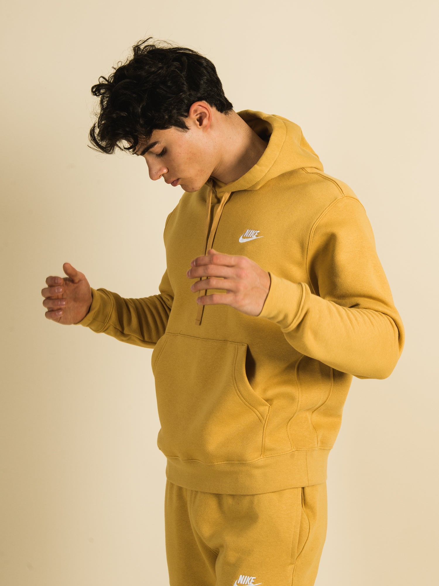 Nike sportswear clearance yellow