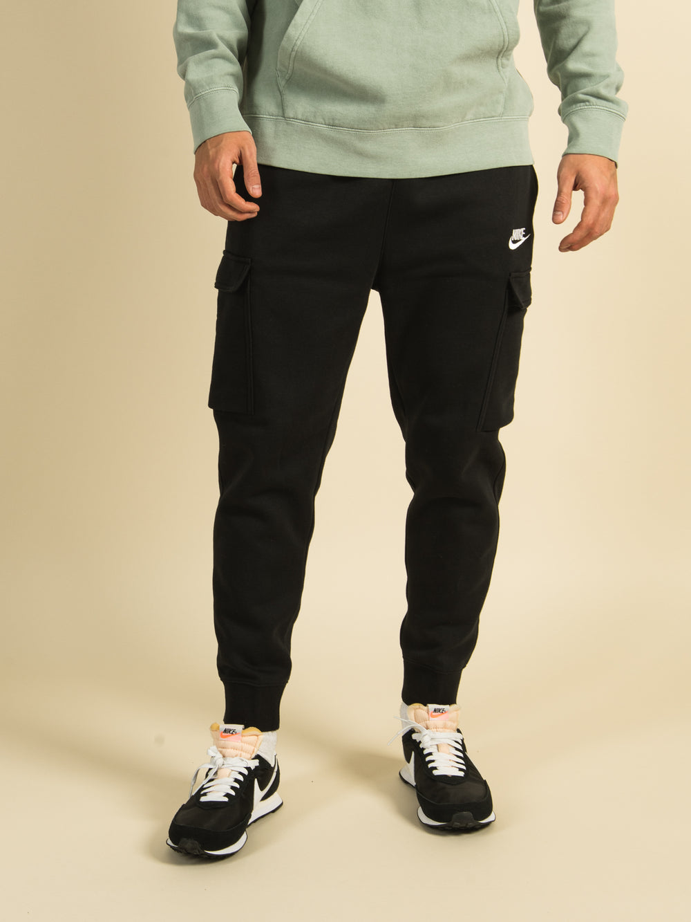 Cargo Joggers Nike Club Cuffed Sweatpants In Black NIKE SPORTSWEAR