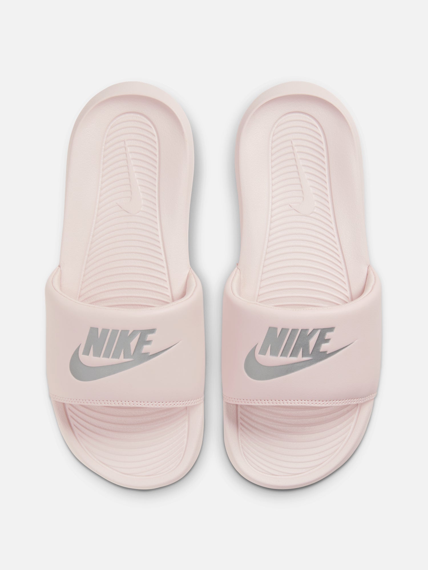 WOMENS NIKE VICTORI ONE SLIDES - BARELY ROSE/METALIC SILVER
