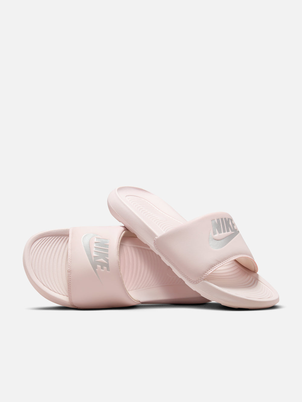 SLIDES NIKE VICTORI ONE POUR FEMME - À PEINE ROSE/ARGENT MÉTALLISÉ