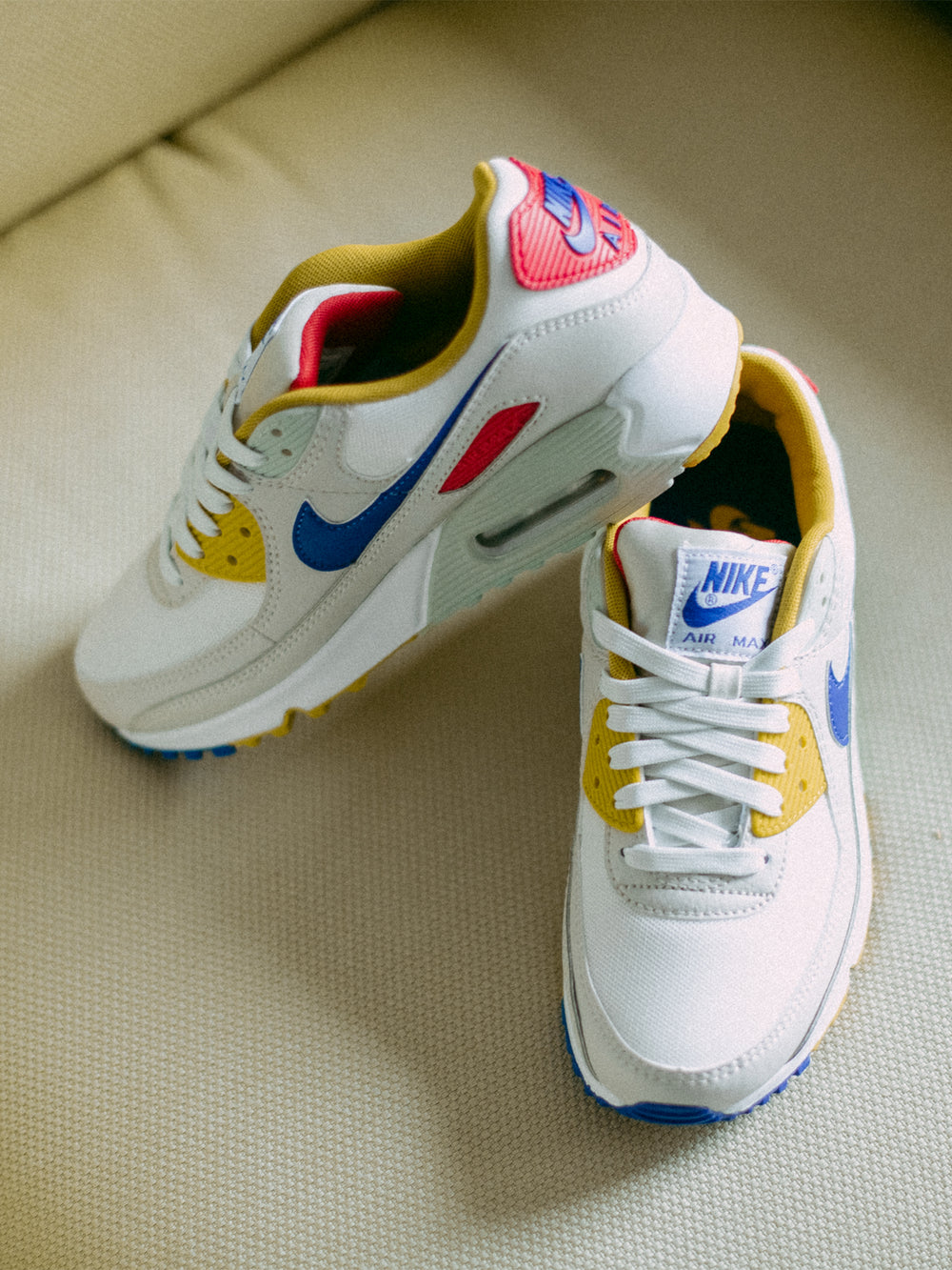 WOMENS NIKE AIR MAX 90 SNEAKER - CLEARANCE