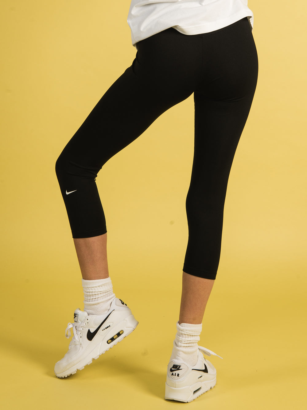 NEW Nike One Tight Fit Womens Black Crop Leggings Size Small