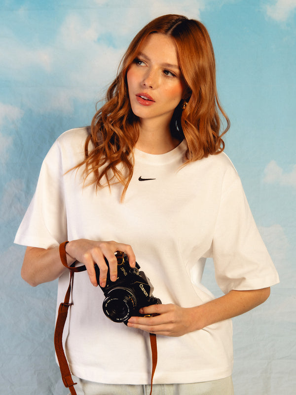 NIKE ESSENTIALS BOXY TEE